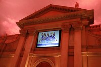 ライブ会場のモニター。