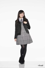 “甘辛MIX系”コーディネートの渡辺麻友。