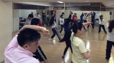 「アニソンダンス教室」の様子。