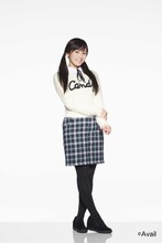 “スクールガール系”コーディネートの渡辺麻友。