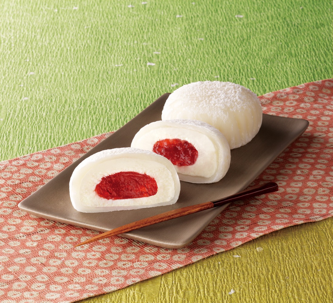 おもちで包んだ苺レアチーズ