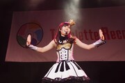 amihimeによるライブの様子。