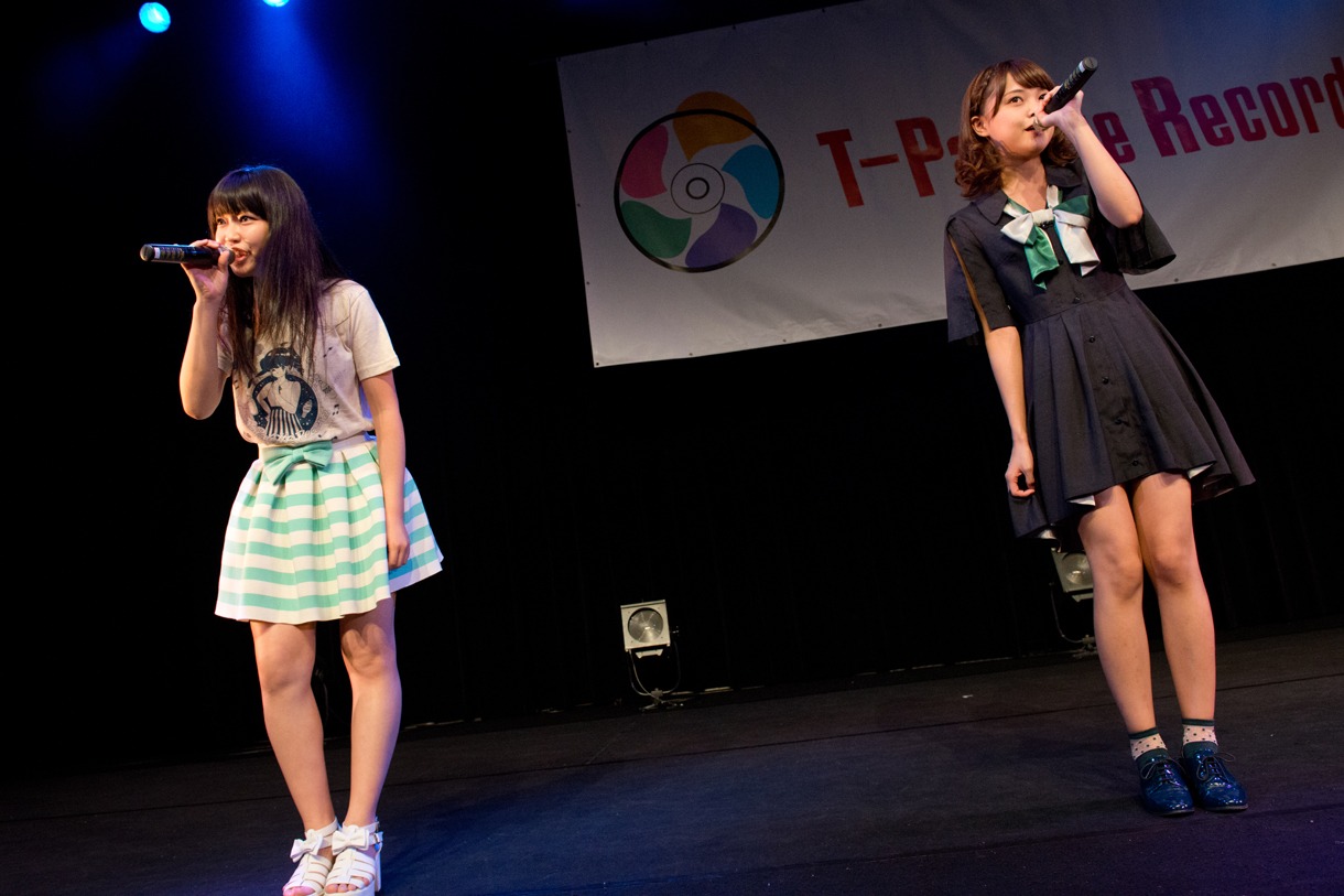 左から深田聖奈、Kaede。