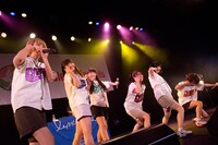 lyrical schoolによるライブの様子。
