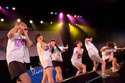 lyrical schoolによるライブの様子。