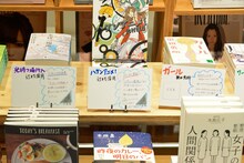 「乃木坂46 何度目の青空か？cafe in 丸の内」店内の様子。