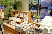 「乃木坂46 何度目の青空か？cafe in 丸の内」店内の様子。