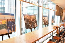 「乃木坂46 何度目の青空か？cafe in 丸の内」店内の様子。