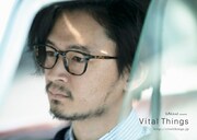 EnaLloidのモデルに起用された長岡亮介（ペトロールズ）。