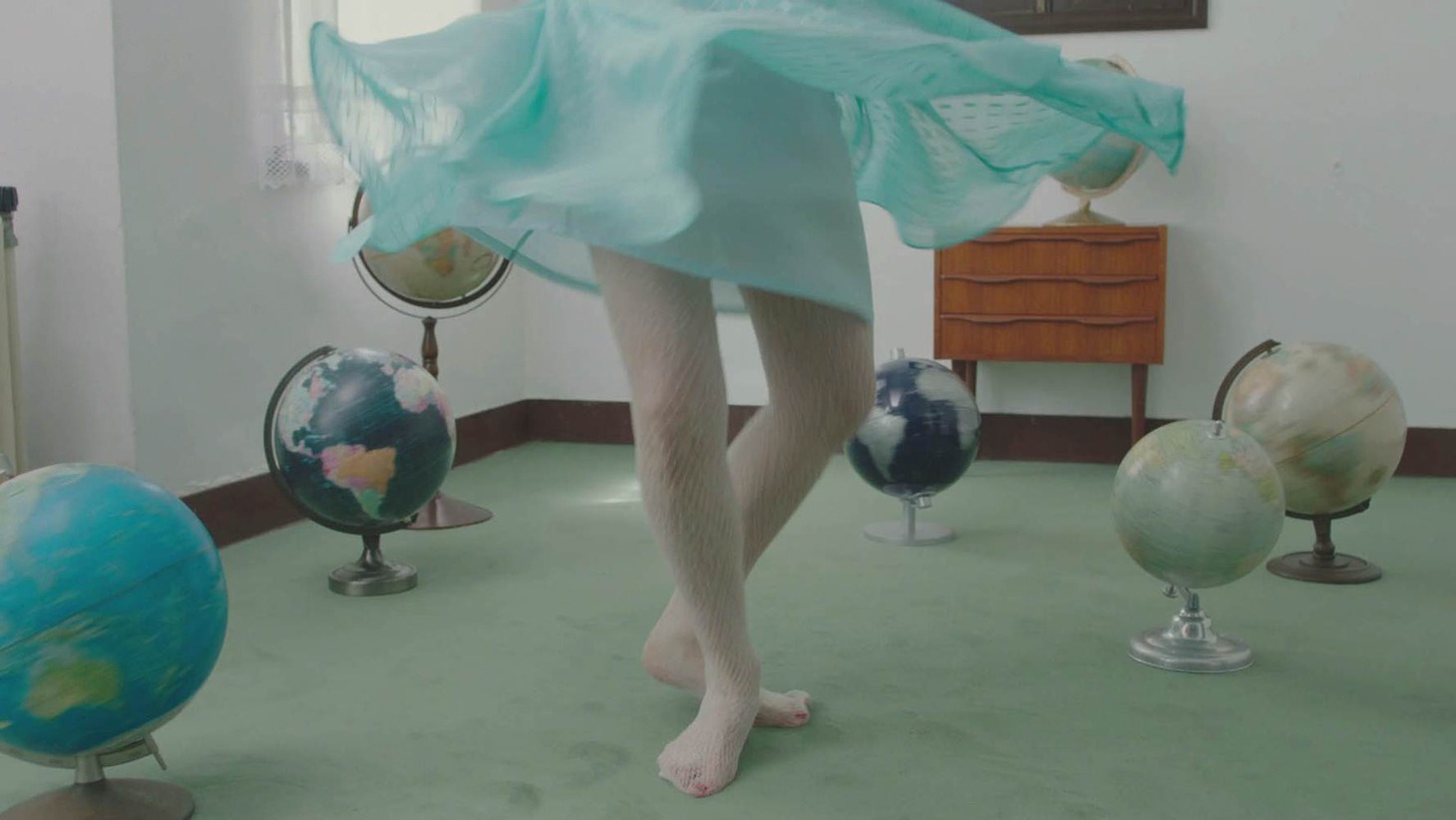 椎名林檎「ありきたりな女」ビデオクリップのワンシーン。