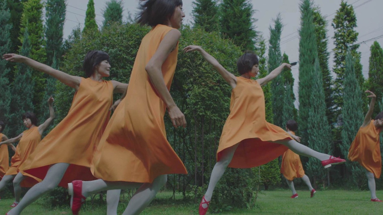 椎名林檎「ありきたりな女」ビデオクリップのワンシーン。