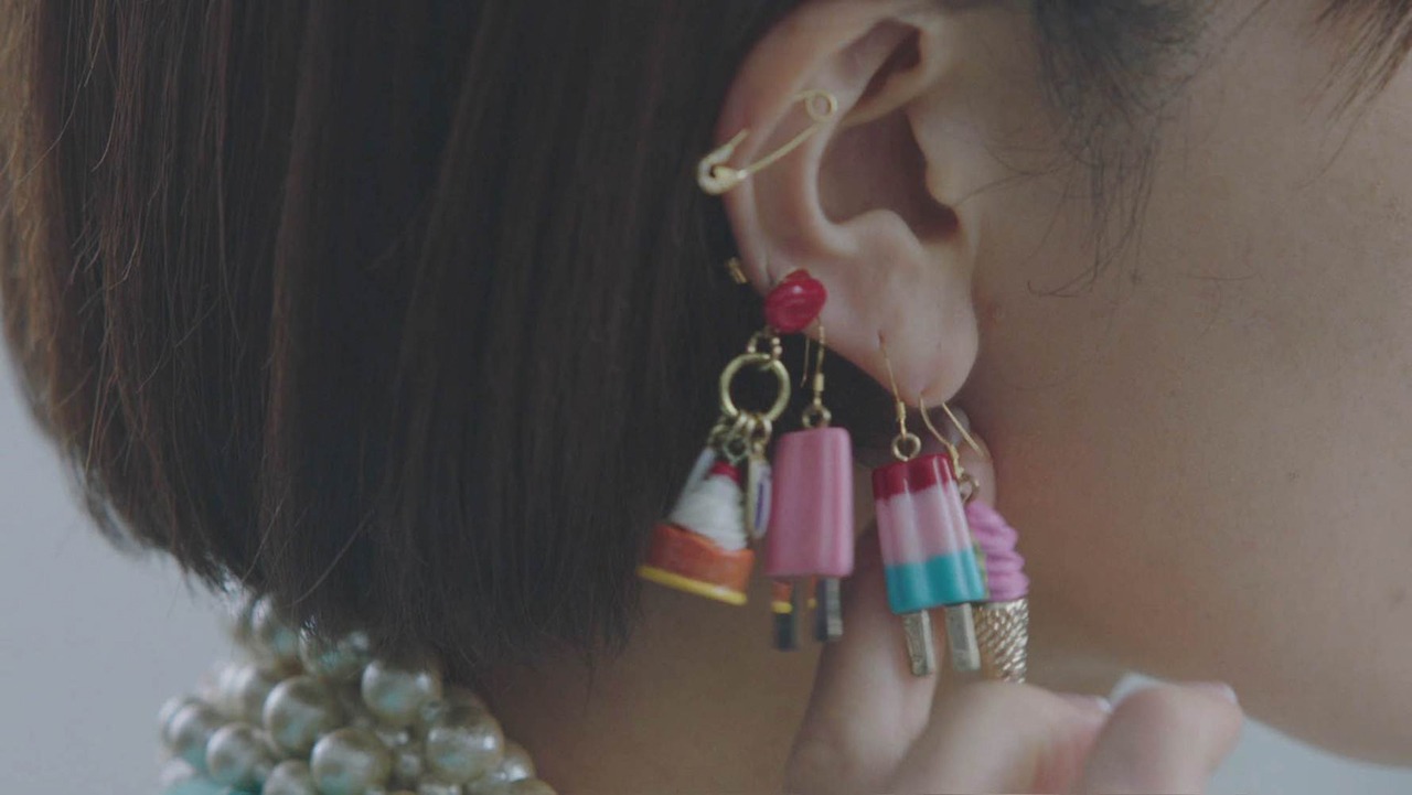 椎名林檎「ありきたりな女」ビデオクリップのワンシーン。
