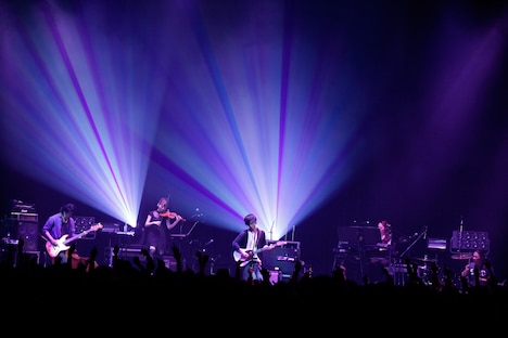 TK from 凛として時雨 TOUR 2014「Fantastic Color Collection」東京・Zepp DiverCity TOKYO公演の様子(撮影:河本悠貴)