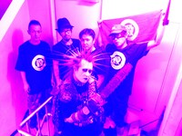 QP-CRAZY。手前がザ・クレイジーSKB。