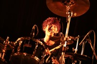 KOUHEI（Dr, Cho）（撮影：白石達也）