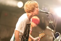 GEN（B, Vo）（撮影：白石達也）