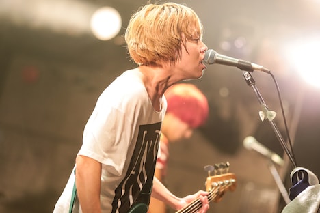 GEN（B, Vo）（撮影：白石達也）