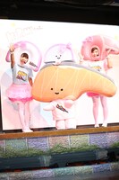 かまぼこちゃんとロースちゃんに扮したダンサーとKIRIMIちゃん.。