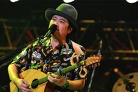 島袋優（BEGIN）