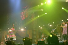 木村カエラのパフォーマンスの様子。