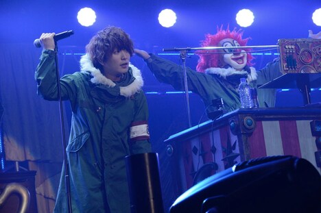 左からFukase、DJ LOVE（ともにSEKAI NO OWARI）。