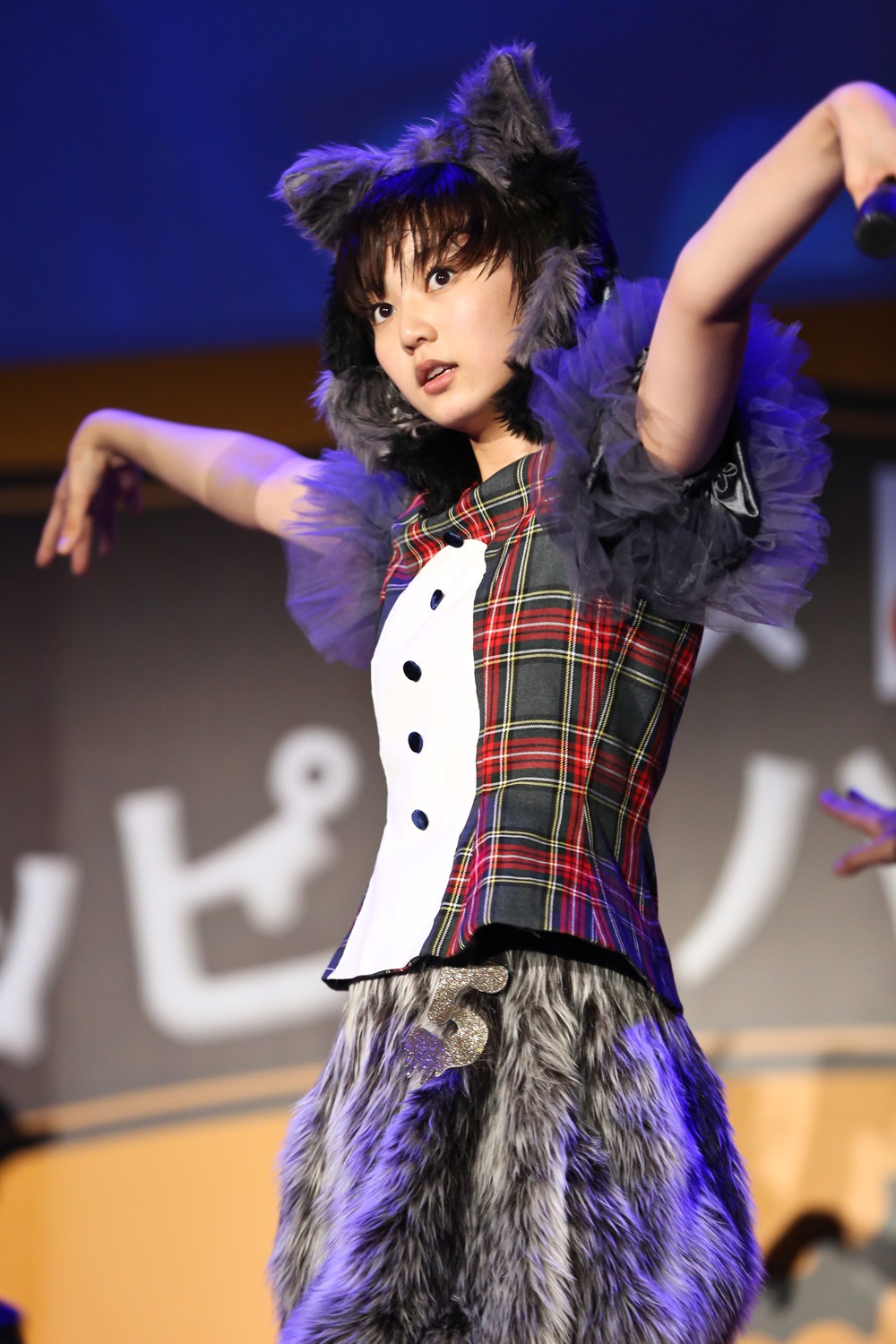 安本彩花