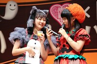 左から安本彩花、廣田あいか。