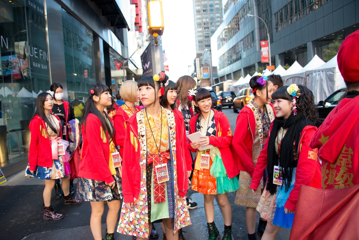 「CBGB」会場に到着したCheeky Parade。
