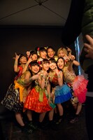 「CBGB」オフィシャルのアーティスト撮影を行うCheeky Parade。