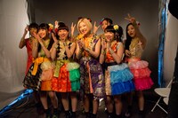 「CBGB」オフィシャルインタビューを受けるCheeky Parade。