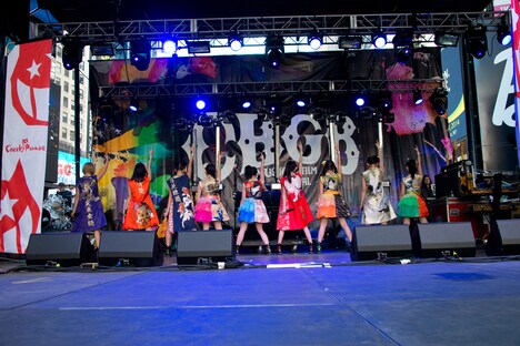 Cheeky Parade「CBGB」ライブの様子。