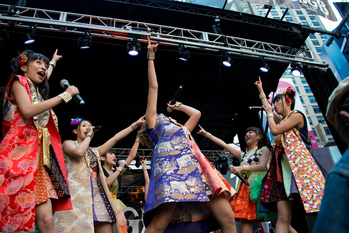 Cheeky Parade「CBGB」ライブの様子。