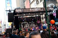 Cheeky Parade「CBGB」ライブの様子。