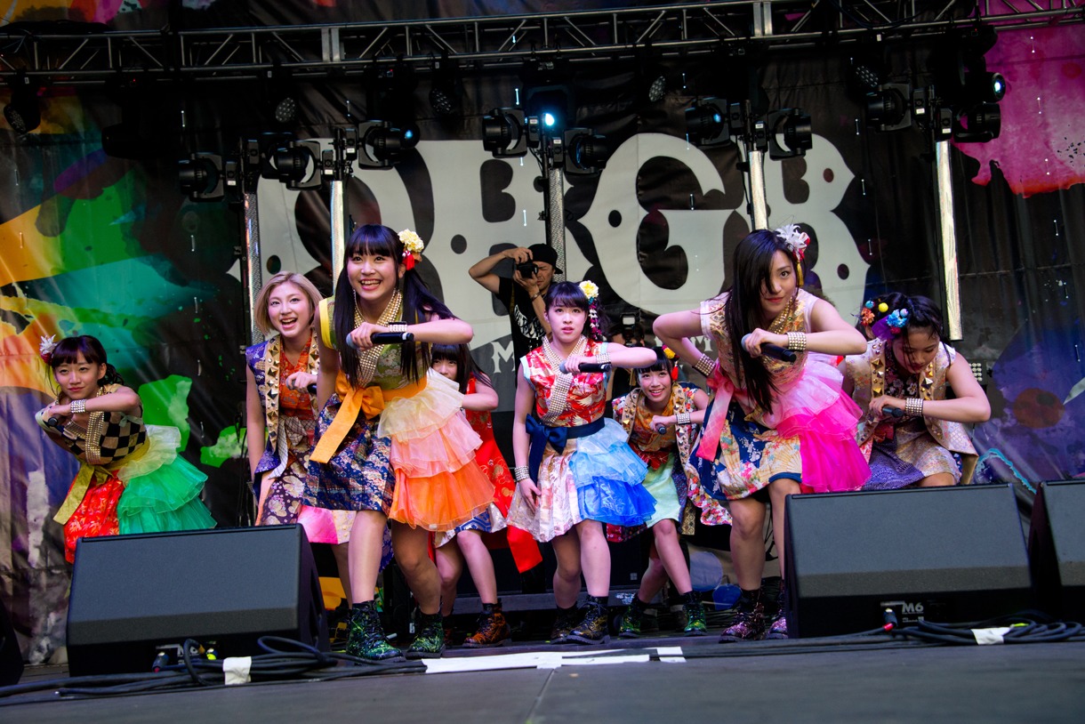 Cheeky Parade「CBGB」ライブの様子。