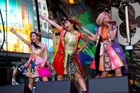 左から鈴木友梨耶、島崎莉乃、鈴木真梨耶。