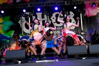 Cheeky Parade「CBGB」ライブの様子。