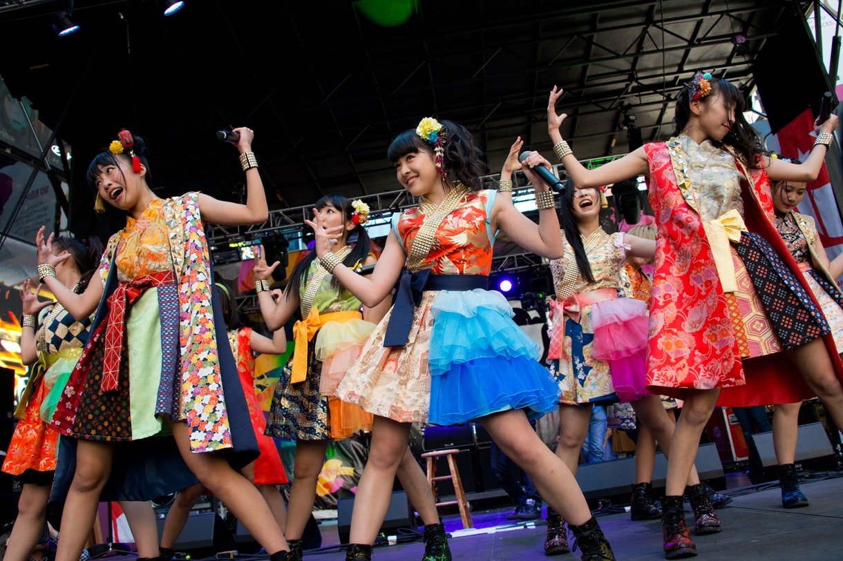 Cheeky Parade「CBGB」ライブの様子。