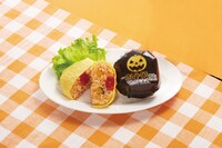 新商品の「直巻おにぎり オムライス（パンプキン入り）」。