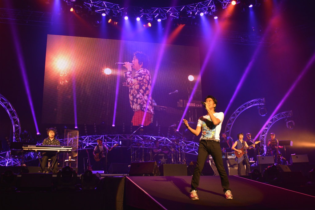 DEENの東京・日本武道館公演の様子。