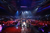 今週の人気画像5位は「X JAPAN、念願のNY単独公演で快挙達成」より、「X JAPAN『Madison Square Garden』ライブ」の様子。