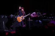 和田唱のライブの様子。