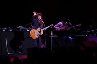 和田唱のライブの様子。