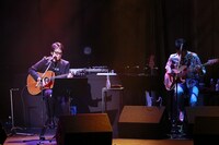 藤井フミヤのライブの様子。