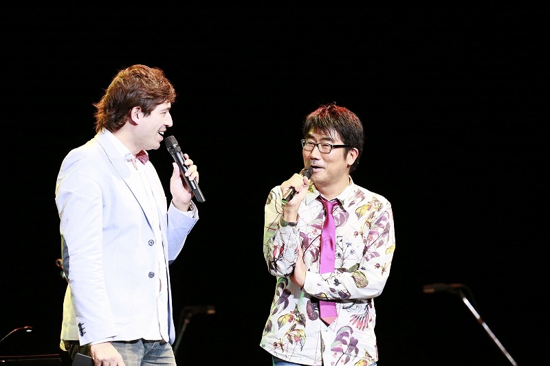 J-WAVEナビゲーターのSaschaと亀田誠治。