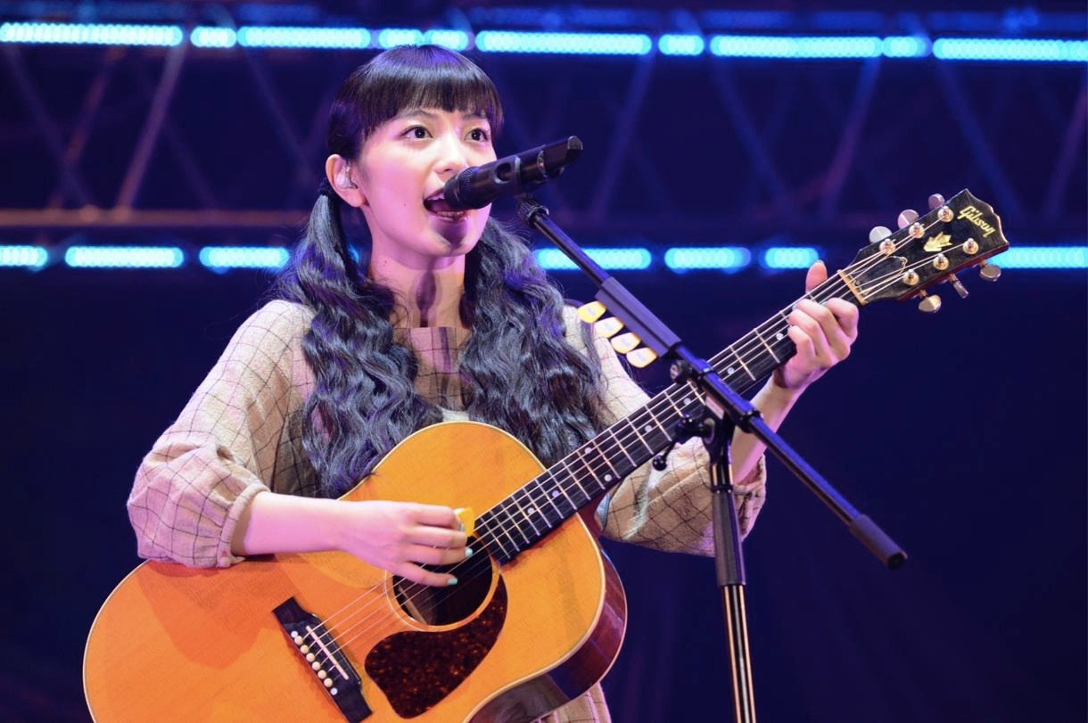今週の人気画像8位は「コブクロ、すばる、スピッツ、金爆ら熱い競演」より、miwa。