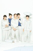 左から中山莉子、小林歌穂、安本彩花、松野莉奈、真山りか。