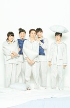 左から中山莉子、小林歌穂、安本彩花、松野莉奈、真山りか。