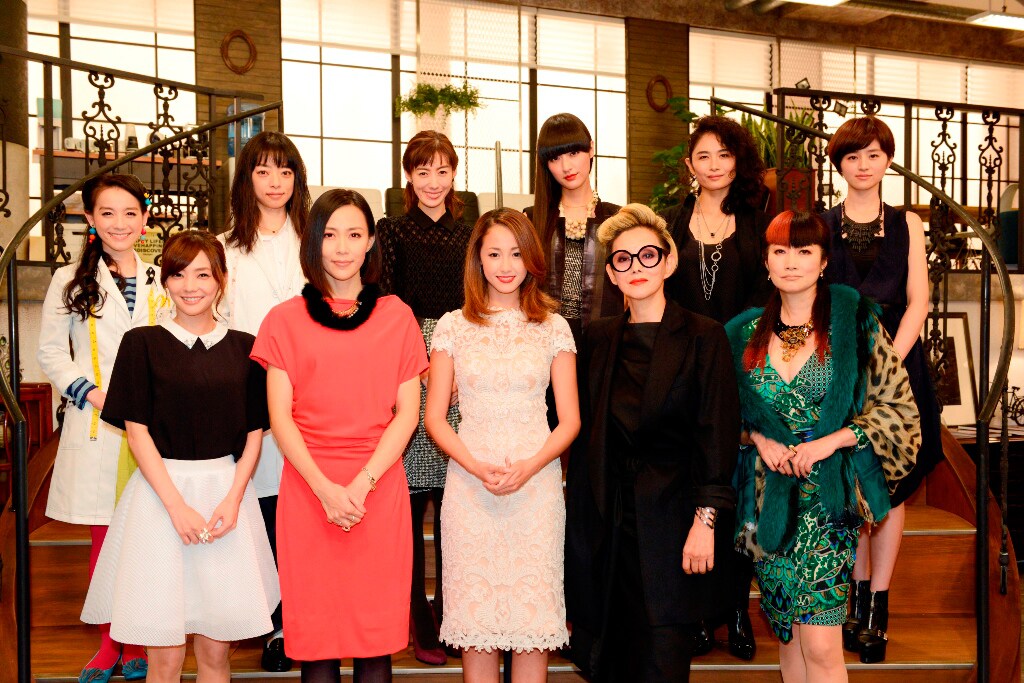 「ファーストクラス」制作発表に出席した沢尻エリカ（下段中央）ら出演者。シシド・カフカは上段右から3人目。