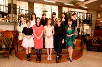 「ファーストクラス」制作発表に出席した沢尻エリカ（下段中央）ら出演者。シシド・カフカは上段右から3人目。