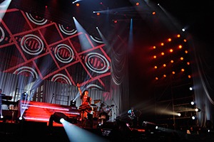 「I Want」を歌う中村繪里子。